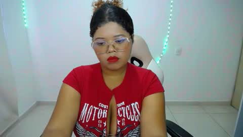Snapshot of natalie_tits1 chatting on 3, 12, 2025 natalie_tits1 online show from 3, 12, 2025