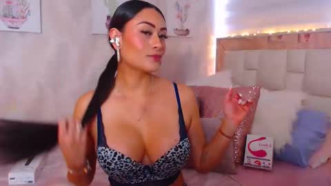 Snapshot of nathalierose_1 chatting on 21, 9, 2025 Nathalie Rose online show from 21, 9, 2025
