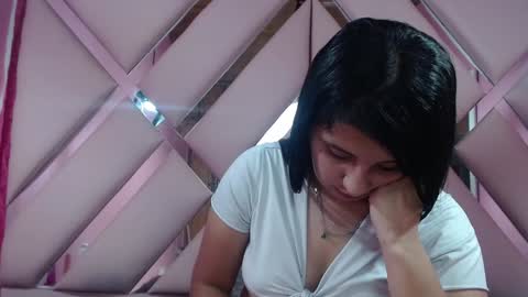 Snapshot of nathaly_low chatting on 30, 1, 2025 nathaly low online show from 30, 1, 2025