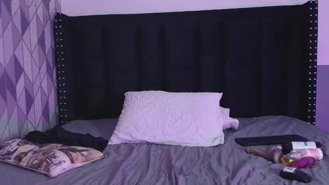 Gwen  online show from 25, 12, 2024