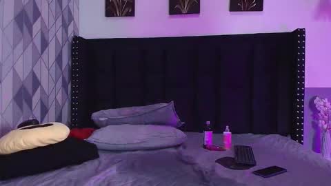 Gwen  online show from 1, 1, 2025