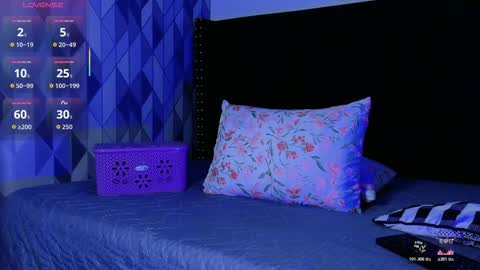 Gwen  online show from 10, 11, 2025