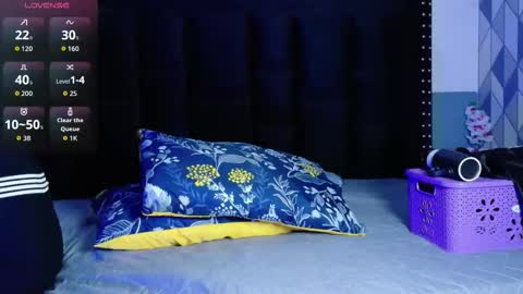 Snapshot of naturaltitss_ chatting on 3, 12, 2025 Gwen online show from 3, 12, 2025