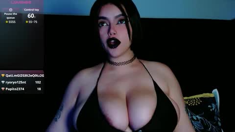 Snapshot of naturaltitss_ chatting on 13, 12, 2025 Gwen online show from 13, 12, 2025