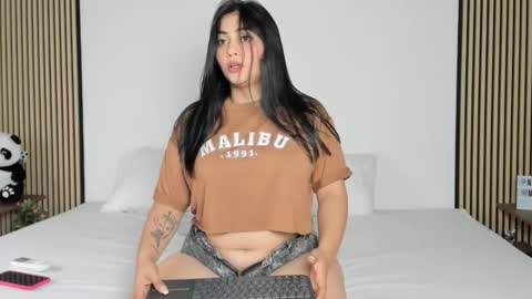 Snapshot of naty_model25 chatting on 22, 10, 2025 naty_model25 online show from 22, 10, 2025