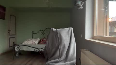 Snapshot of natybron chatting on 17, 12, 2025 Andreea online show from 17, 12, 2025