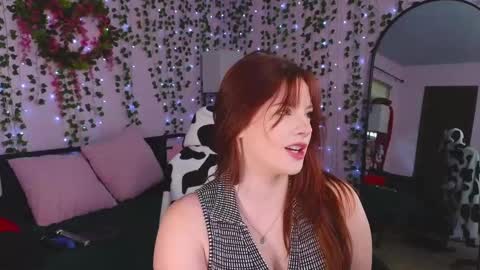 Snapshot of naughty_bella99 chatting on 9, 3, 2025 bella online show from 9, 3, 2025