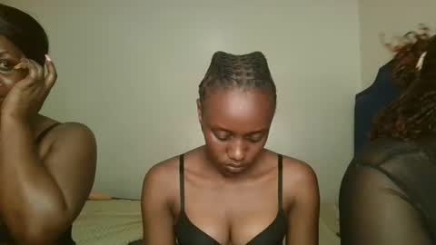 naughty_ellaa online show from 19, 9, 2025