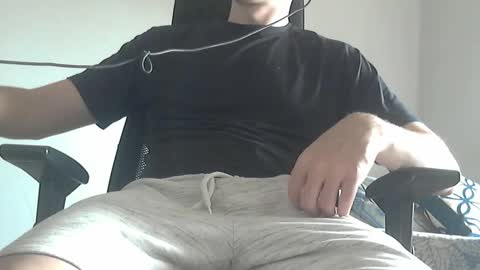 Snapshot of naughty_enzo chatting on 27, 9, 2025 Enzo online show from 27, 9, 2025