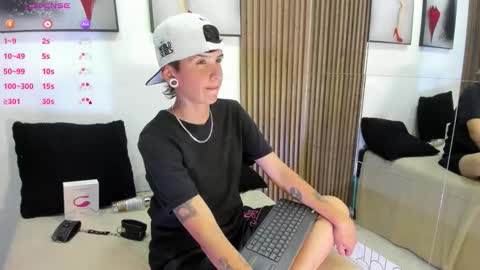 Snapshot of naughty_girlwd chatting on 17, 12, 2025 sam online show from 17, 12, 2025