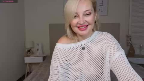 Snapshot of naughty_milena chatting on 19, 11, 2025 Milena online show from 19, 11, 2025