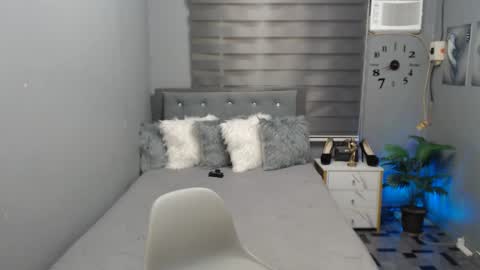 Snapshot of naughtykeats chatting on 22, 2, 2025 Crystal online show from 22, 2, 2025