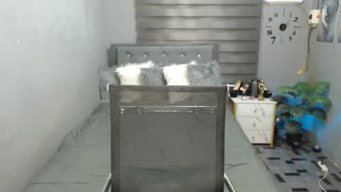 Snapshot of naughtykeats chatting on 22, 10, 2025 Crystal online show from 22, 10, 2025