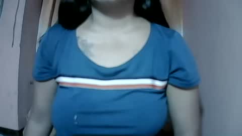 Snapshot of naughtymom_33 chatting on 8, 9, 2025 naughtymom_33 online show from 8, 9, 2025