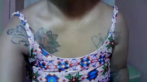 Snapshot of naughtymom_33 chatting on 28, 10, 2025 naughtymom_33 online show from 28, 10, 2025