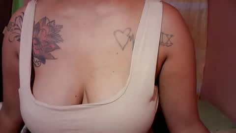 Snapshot of naughtymom_33 chatting on 30, 10, 2025 naughtymom_33 online show from 30, 10, 2025