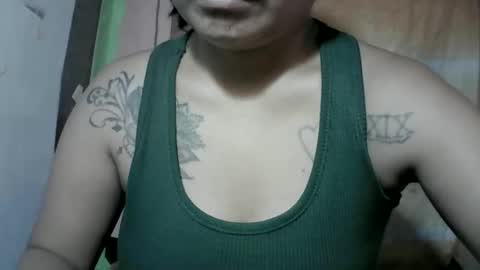 Snapshot of naughtymom_33 chatting on 4, 11, 2025 naughtymom_33 online show from 4, 11, 2025