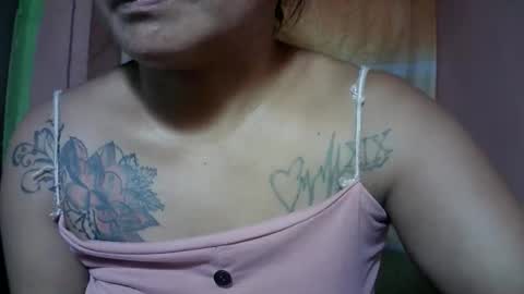 Snapshot of naughtymom_33 chatting on 12, 11, 2025 naughtymom_33 online show from 12, 11, 2025