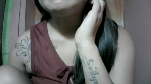 Snapshot of naughtymom_33 chatting on 20, 12, 2025 naughtymom_33 online show from 20, 12, 2025