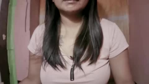 Snapshot of naughtymom_33 chatting on 15, 1, 2026 naughtymom_33 online show from 15, 1, 2026