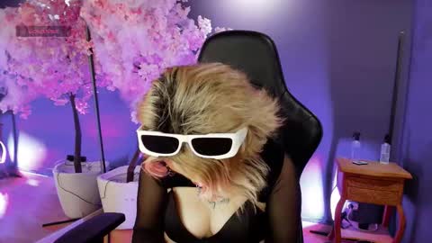 Snapshot of navier__ chatting on 4, 11, 2025 Navier online show from 4, 11, 2025