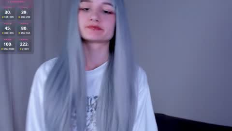 Snapshot of naya_mirel chatting on 5, 4, 2026 Kira online show from 5, 4, 2026