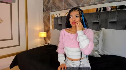 Snapshot of naylagrey chatting on 12, 10, 2025 online show from 12, 10, 2025