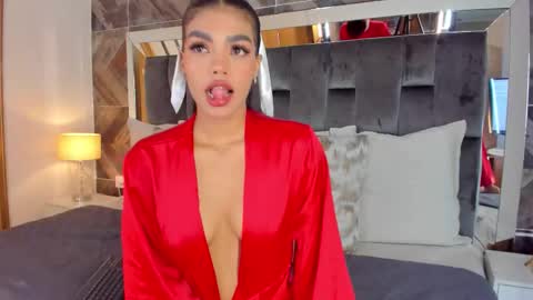 Snapshot of naylagrey chatting on 4, 11, 2025 online show from 4, 11, 2025