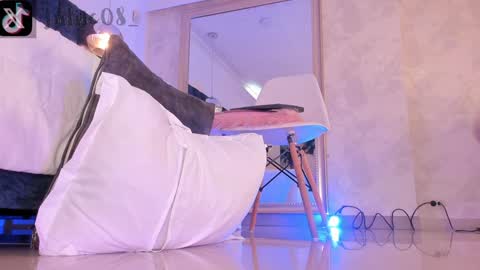 Juli  online show from 11, 1, 2025