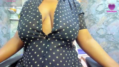 Snapshot of neffertiry_ebonny chatting on 16, 11, 2025 Nefer online show from 16, 11, 2025