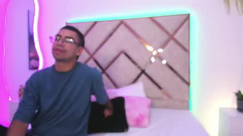 nenaarisk online show from 15, 3, 2026