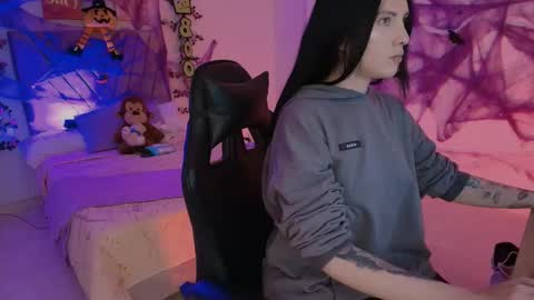 neo_sarah online show from 6, 10, 2025