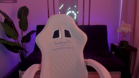 new cute skinny online show from 3, 2, 2026