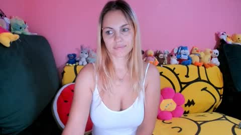 Snapshot of new_sexyiass chatting on 15, 10, 2025 silvia online show from 15, 10, 2025