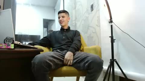 Snapshot of newlatino1 chatting on 3, 10, 2025 newlatino1 online show from 3, 10, 2025