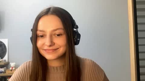 Snapshot of next_fantasy_bb chatting on 24, 10, 2025 Agne online show from 24, 10, 2025