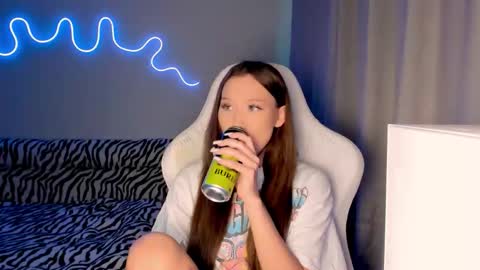 Snapshot of neyrmina chatting on 27, 10, 2025 Mina online show from 27, 10, 2025