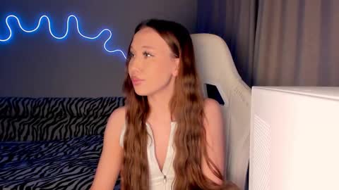 Snapshot of neyrmina chatting on 13, 11, 2025 Mina online show from 13, 11, 2025