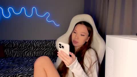 Snapshot of neyrmina chatting on 14, 11, 2025 Mina online show from 14, 11, 2025