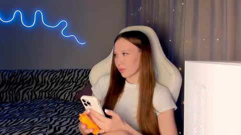 Snapshot of neyrmina chatting on 2, 12, 2025 Mina online show from 2, 12, 2025