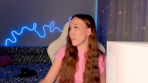 Snapshot of neyrmina chatting on 16, 12, 2025 Mina online show from 16, 12, 2025