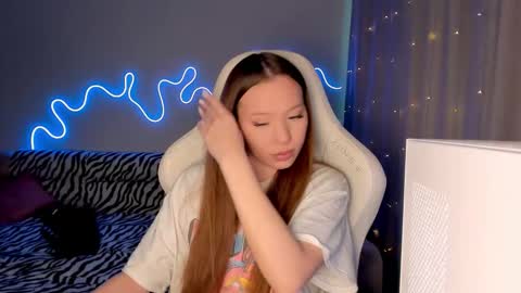 Snapshot of neyrmina chatting on 18, 12, 2025 Mina online show from 18, 12, 2025