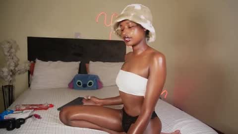 kikiNiaAria online show from 23, 12, 2024