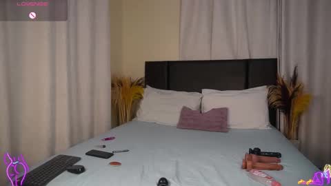 kikiNiaAria online show from 12, 3, 2025