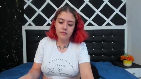 Estefani  online show from 19, 2, 2025