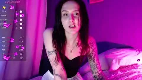 Snapshot of niaellis chatting on 10, 10, 2025 Nia online show from 10, 10, 2025