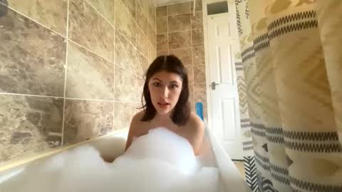 Snapshot of niarosemaryy chatting on 21, 10, 2025 niarosemaryy online show from 21, 10, 2025