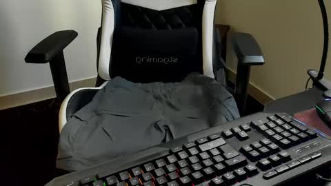 Snapshot of nicepussyandcock chatting on 18, 10, 2025 Camila And Steeven online show from 18, 10, 2025