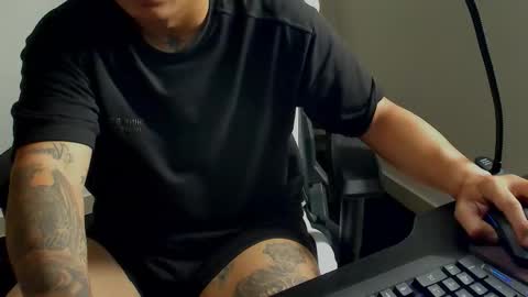 Snapshot of nicepussyandcock chatting on 24, 10, 2025 Camila And Steeven online show from 24, 10, 2025