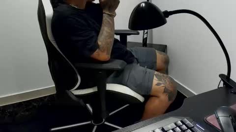 Snapshot of nicepussyandcock chatting on 1, 11, 2025 Camila And Steeven online show from 1, 11, 2025